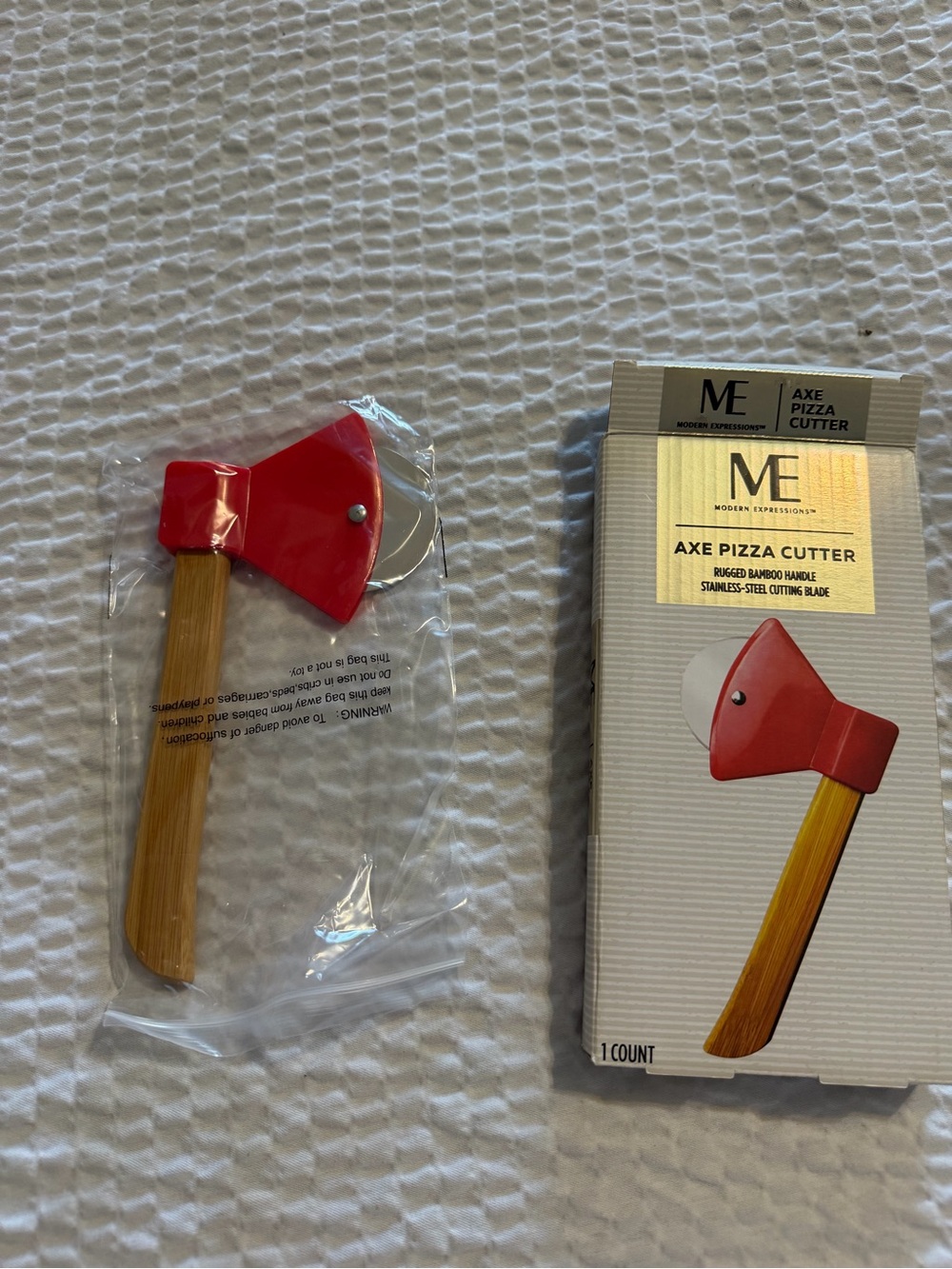 Modern Expressions Axe Pizza Cutter With Bamboo Handle, Novelty Gift, New in Box